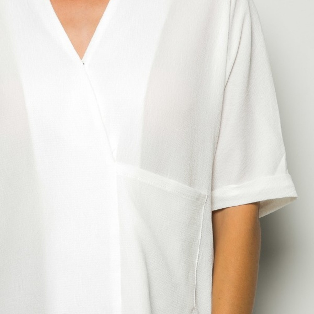 Loose V-Neck Pocket Top
